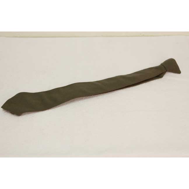 Cravate verte kaki avec attache